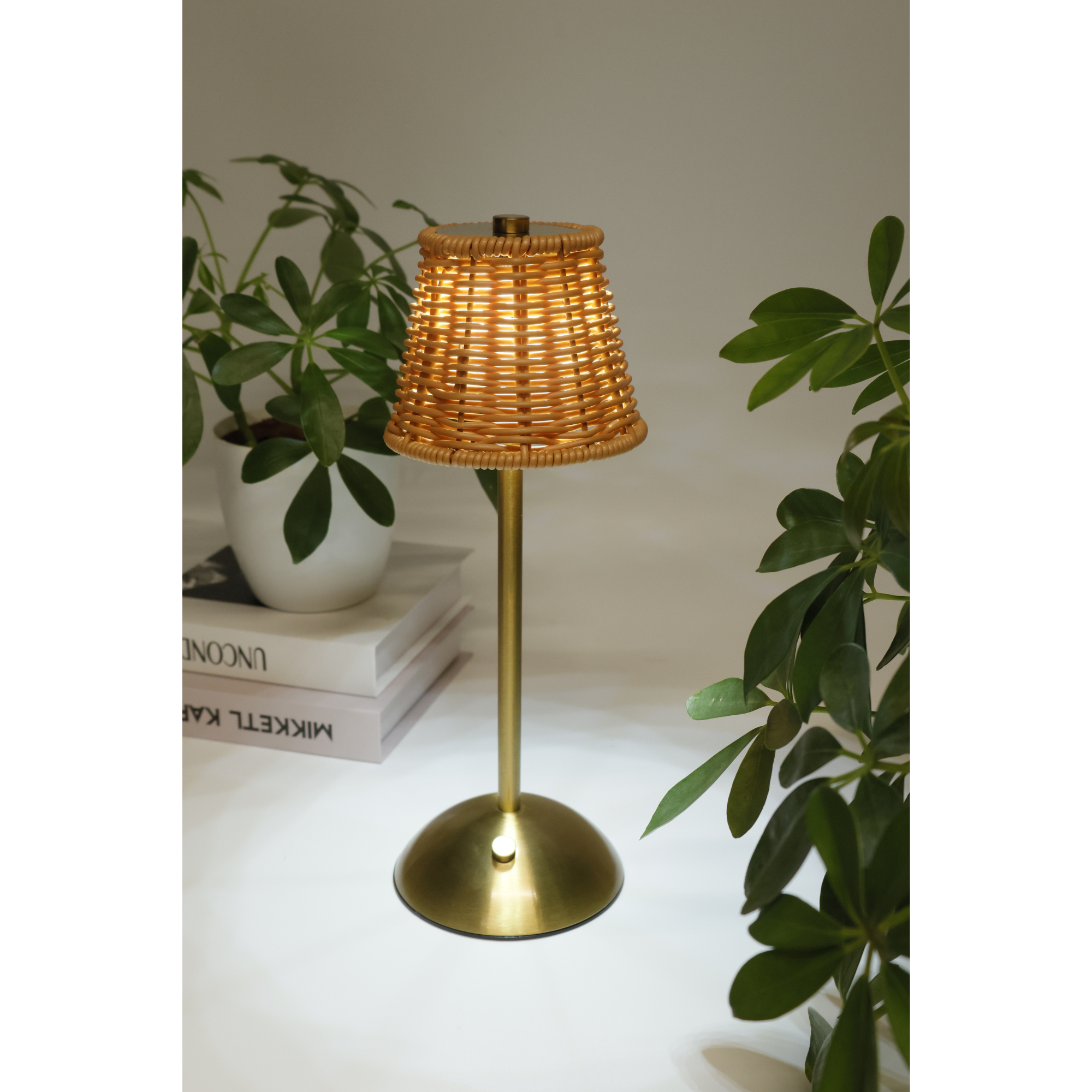 Rechargeable Rattan LED Lamp – Black or Gold
