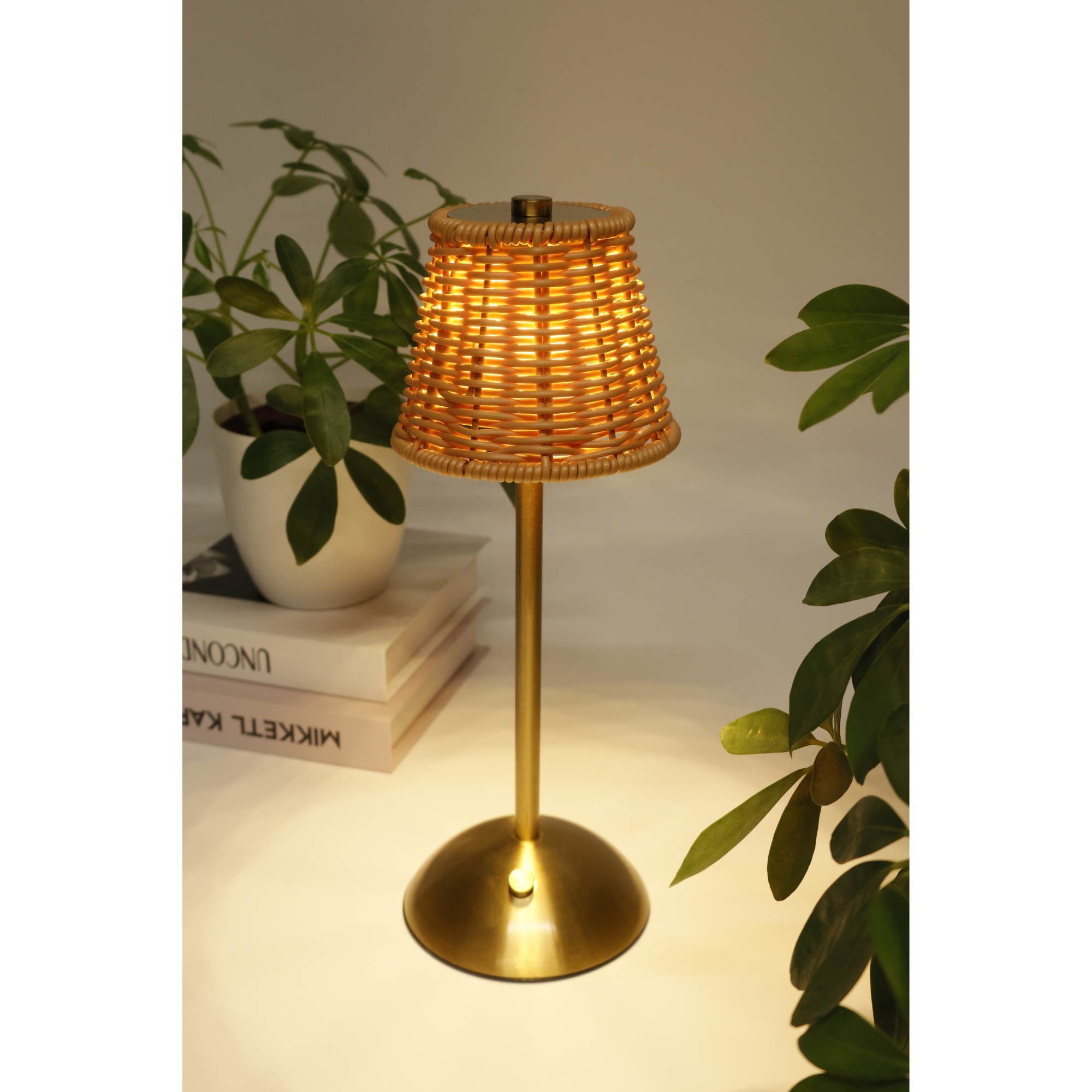 Rechargeable Rattan LED Lamp – Black or Gold