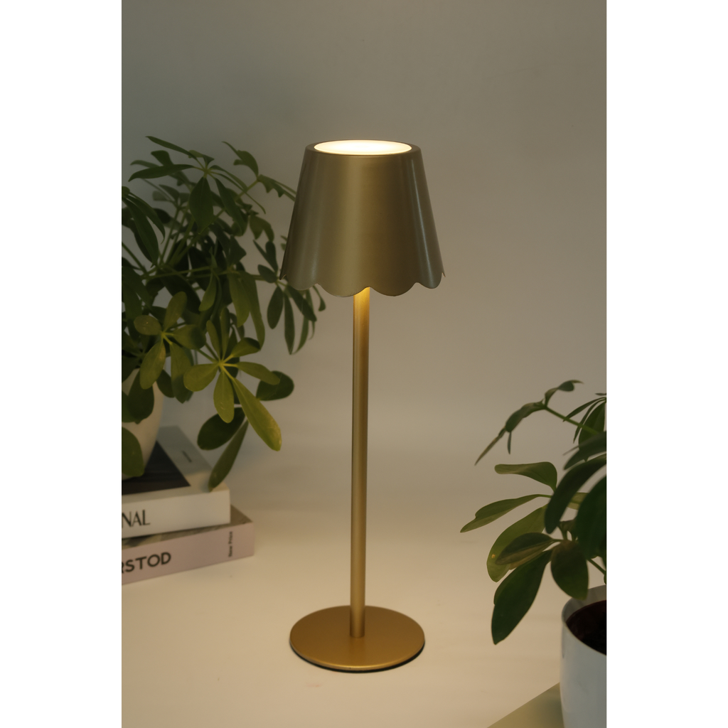 LED Lamp – Scalloped Shade – Black / Gold