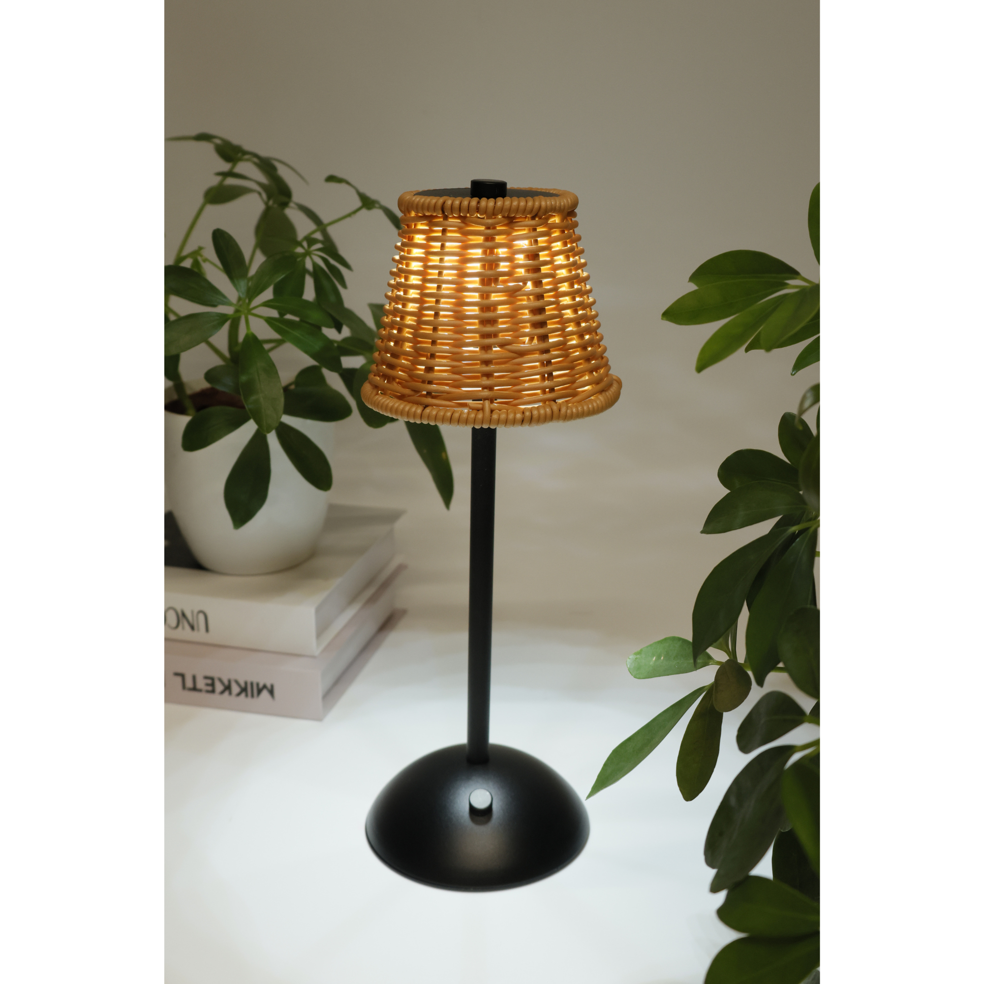 Rechargeable Rattan LED Lamp – Black or Gold