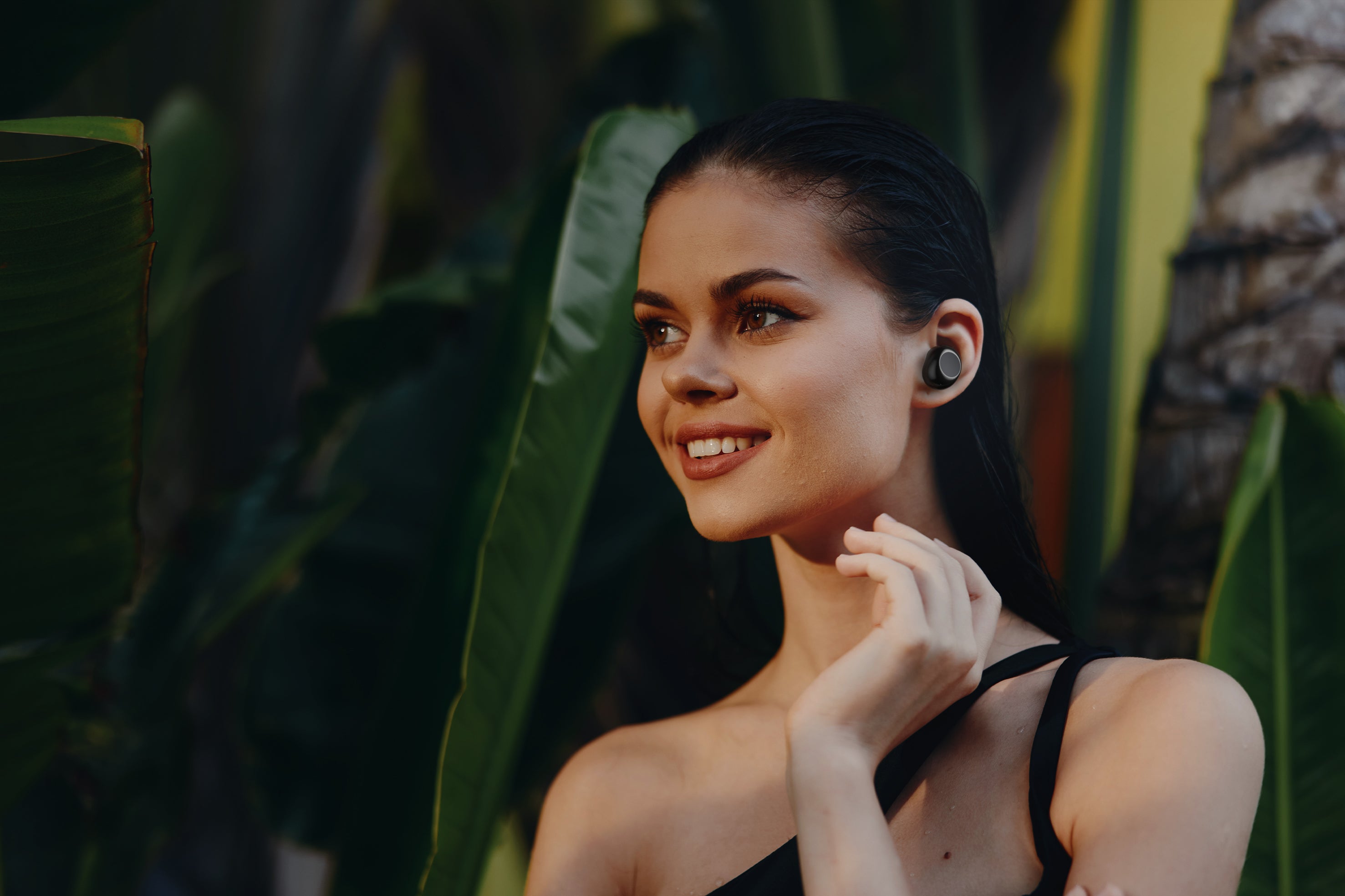 True Wireless Bluetooth Earbuds – Black & white