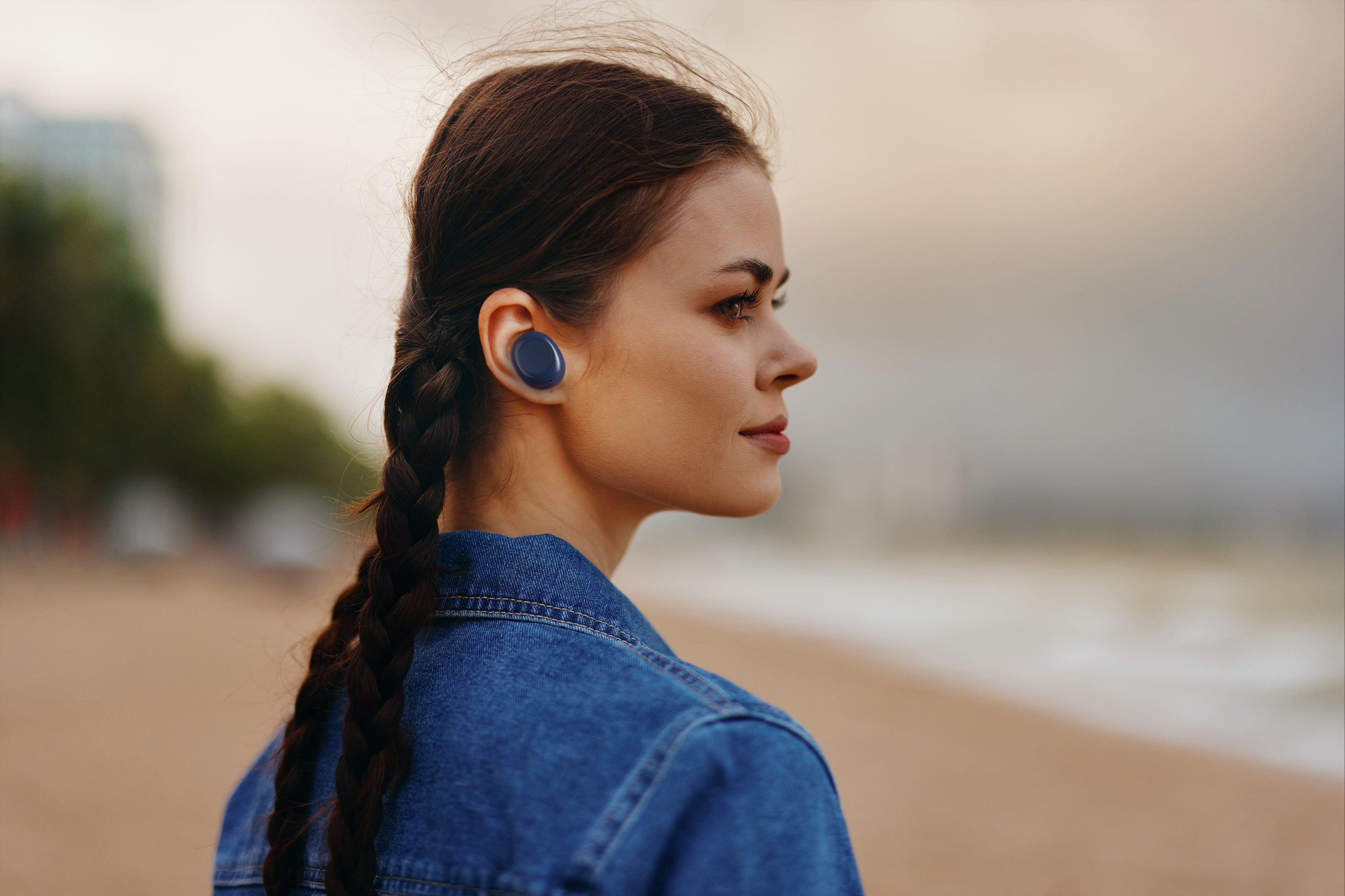 True Wireless Bluetooth Earbuds – Black & white