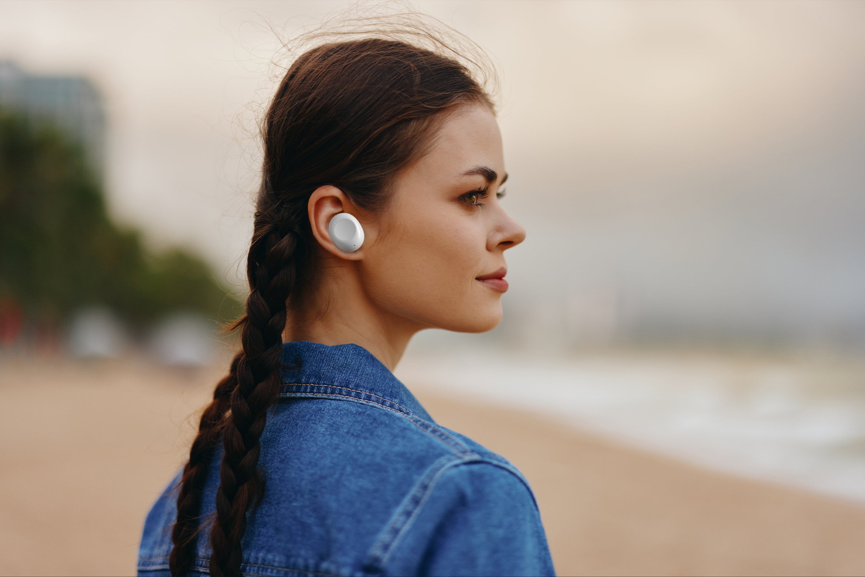 True Wireless Bluetooth Earbuds – Black & white