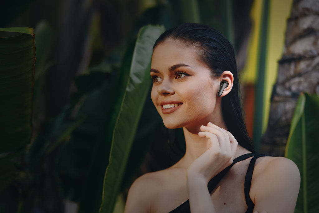 True Wireless Bluetooth Earbuds – Black & White