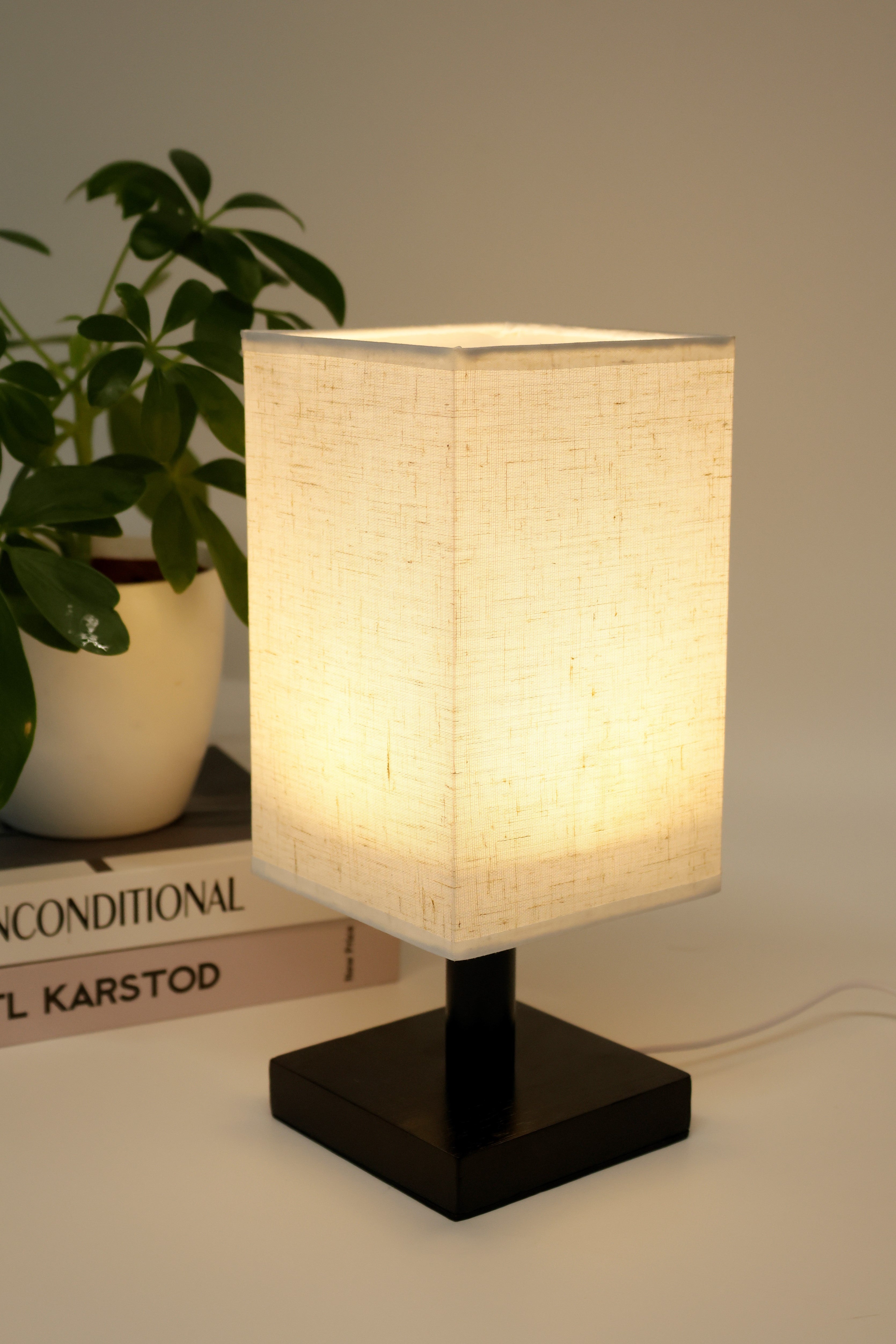LED Table Lamp – Fabric Shade, Touch Control, USB-C