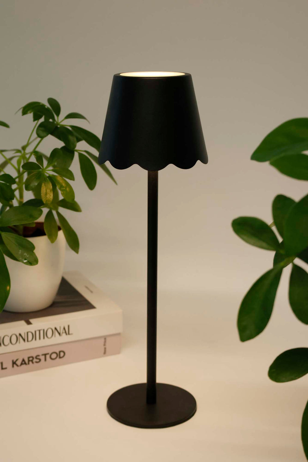 LED Lamp – Scalloped Shade – Black / Gold