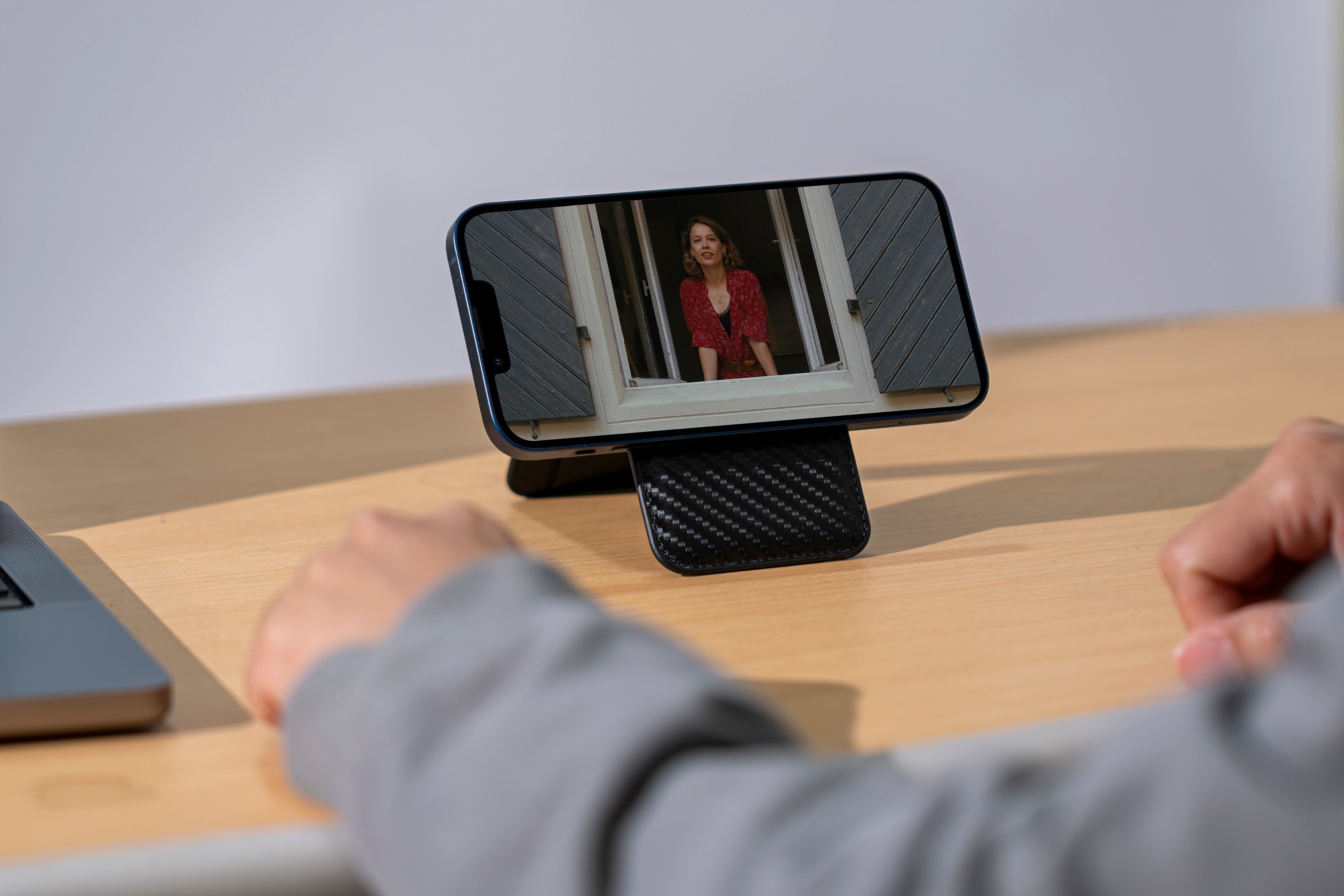 LAX MagSafe Compatible Wallet For iphone/Ipad Devices