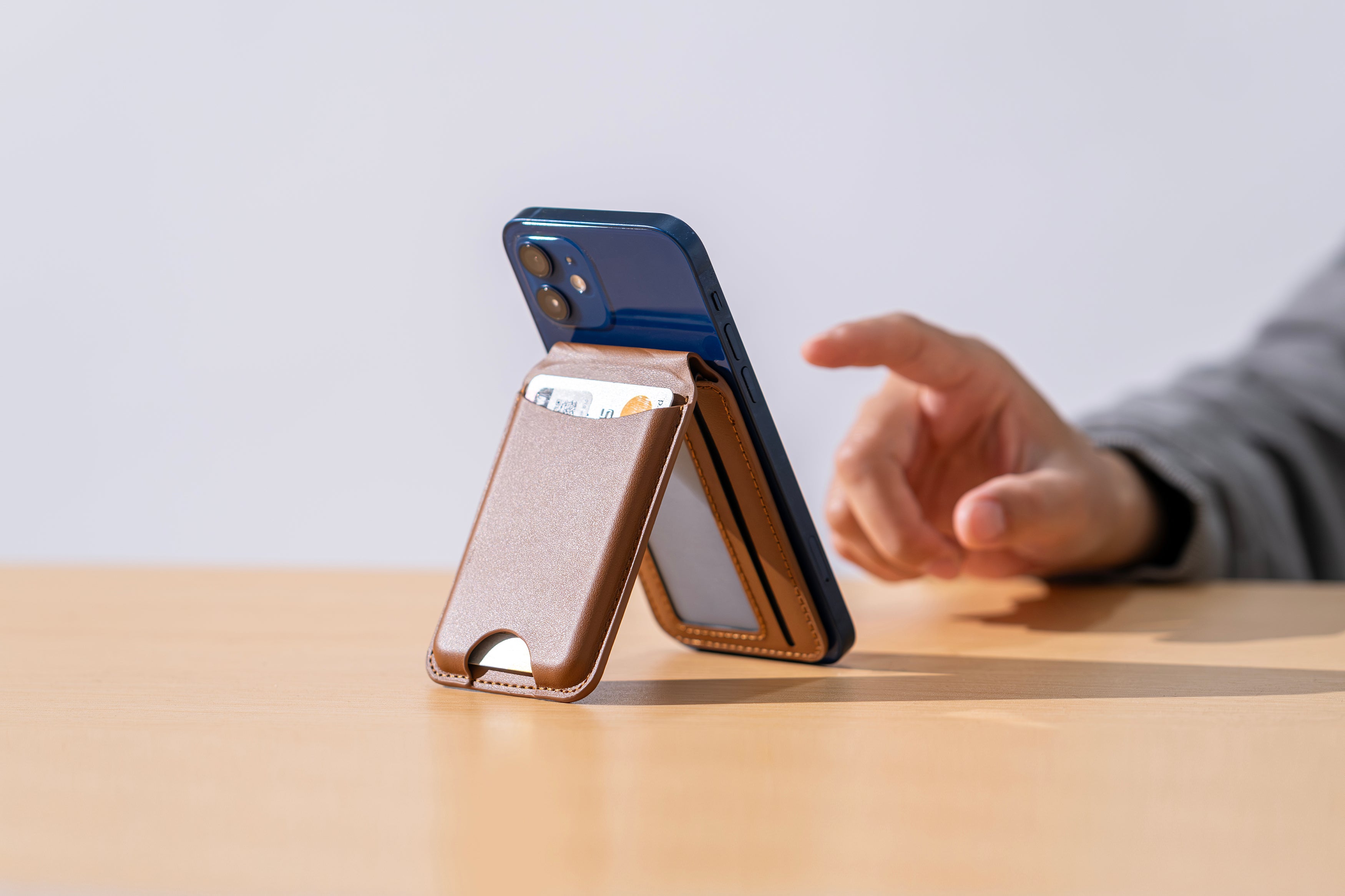 LAX MagSafe Compatible Wallet For iphone/Ipad Devices