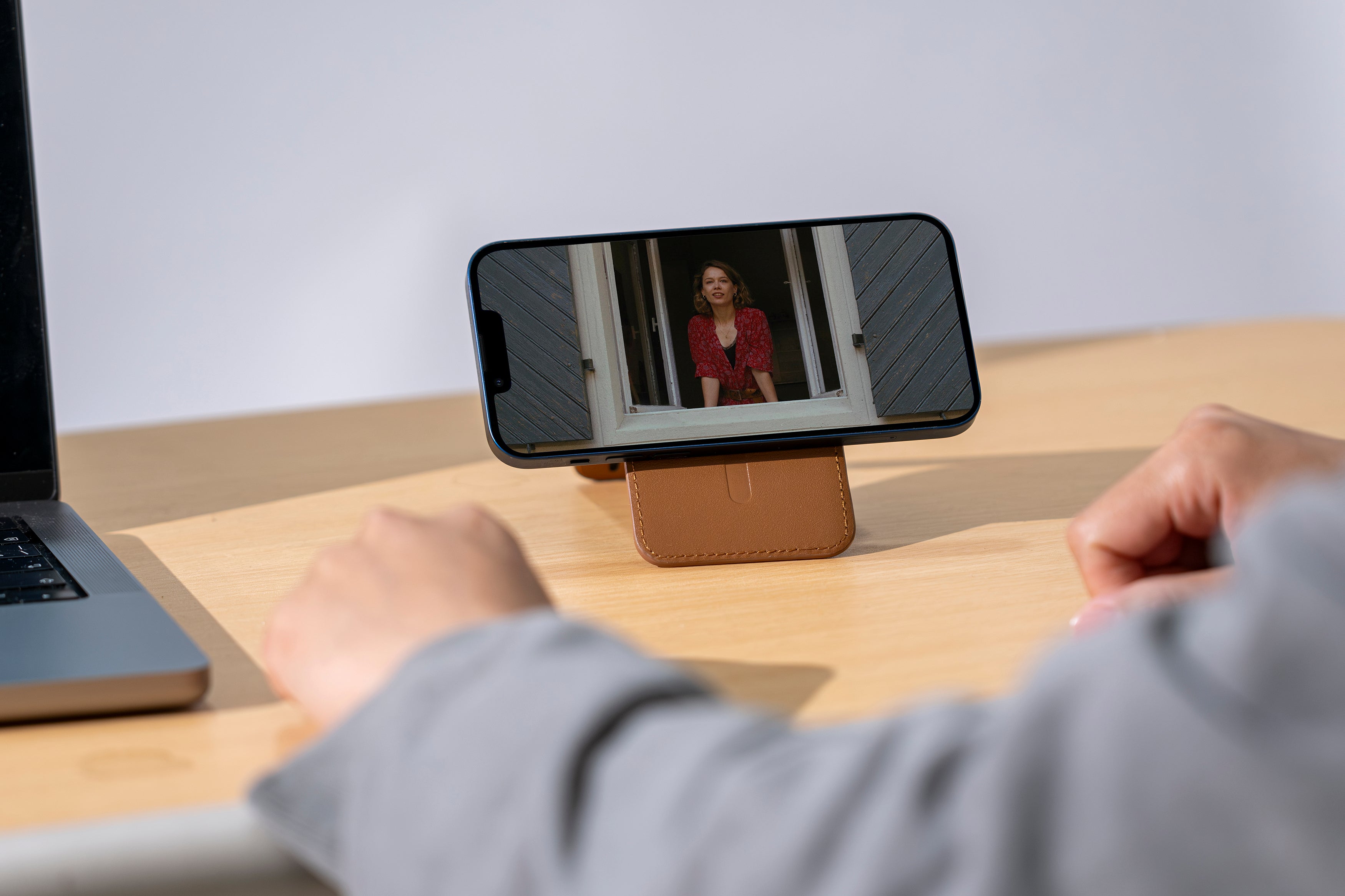 LAX MagSafe Compatible Wallet For iphone/Ipad Devices