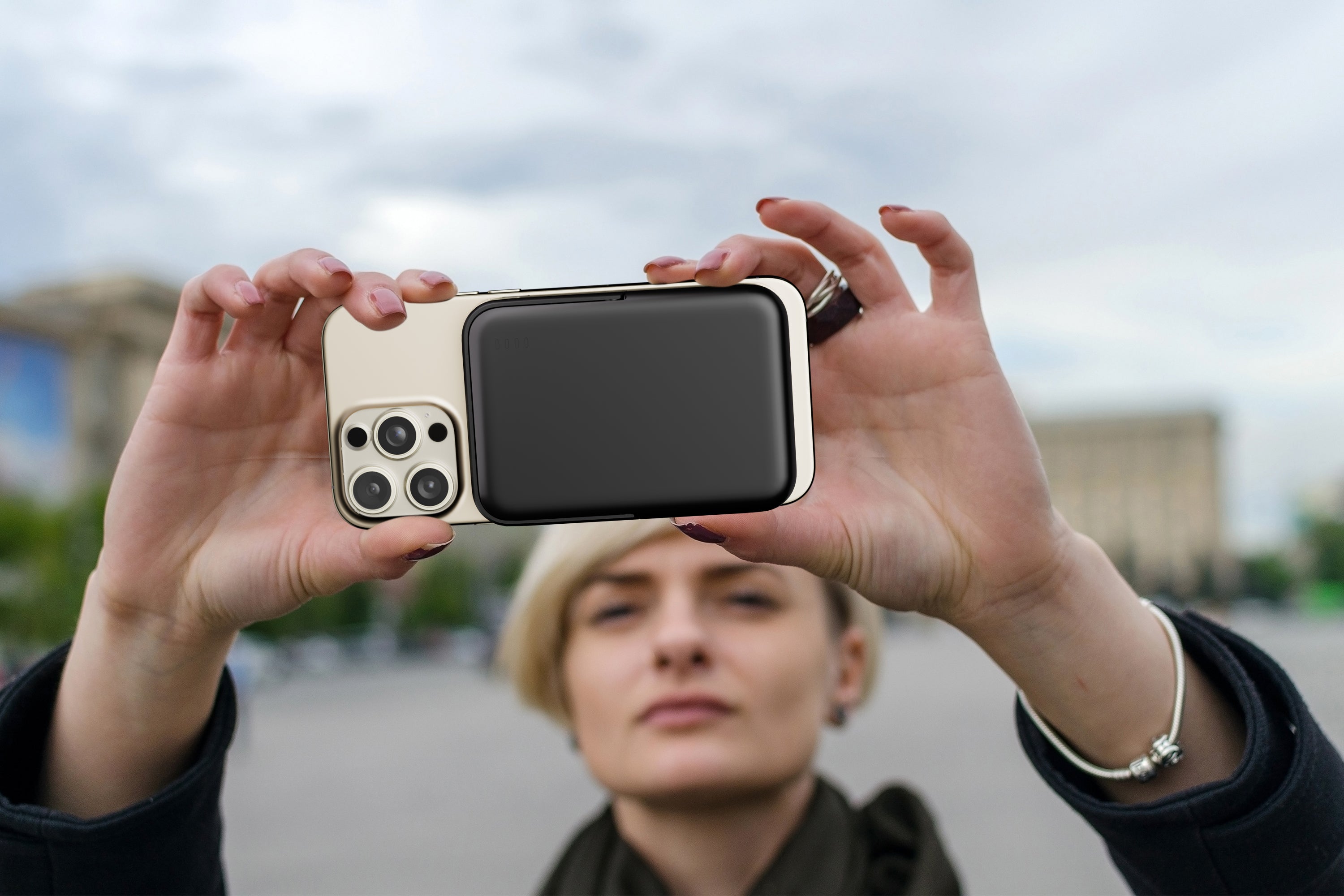 MagSafe 10000mAh Power Bank with Kickstand- Retail Packaging